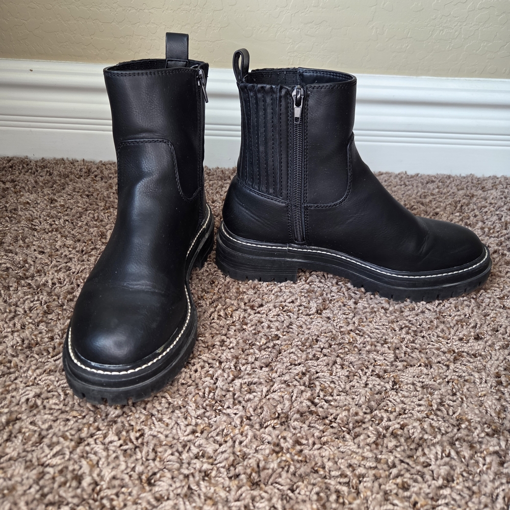 Time and Tru Black Ankle Boots